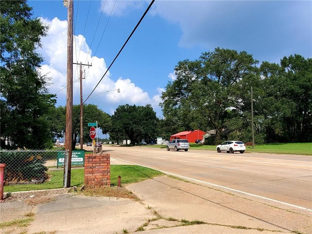 1727 N Pine St, Deridder, LA 70634